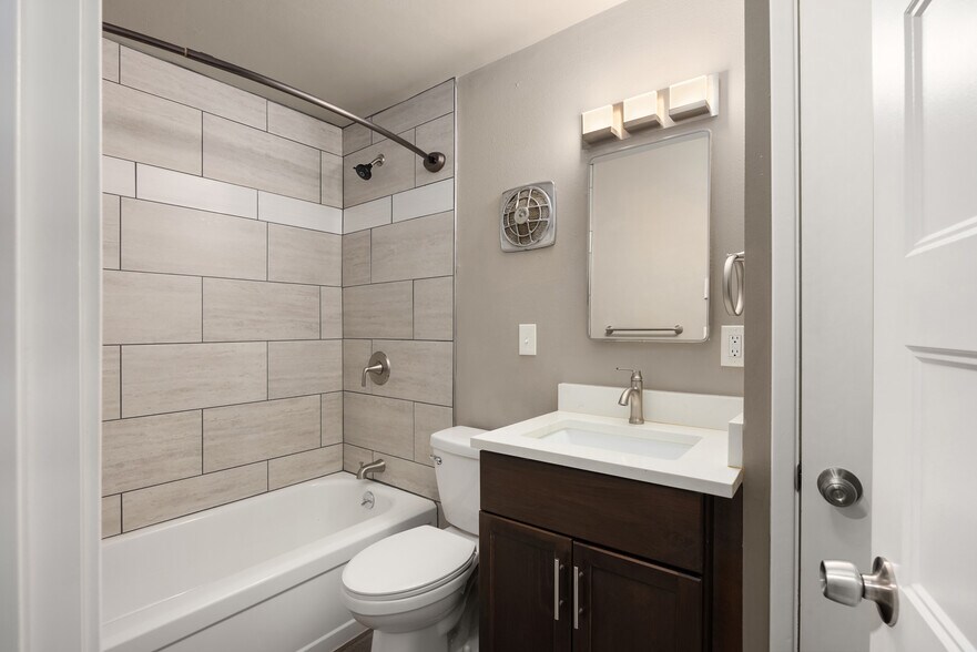 More Photos Of 5416 S M St, Tacoma Apartments For Sale