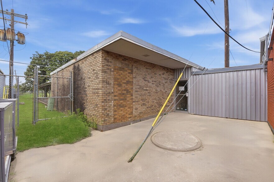 More Photos Of 13026 Rosecrest Dr, Houston Office For Lease