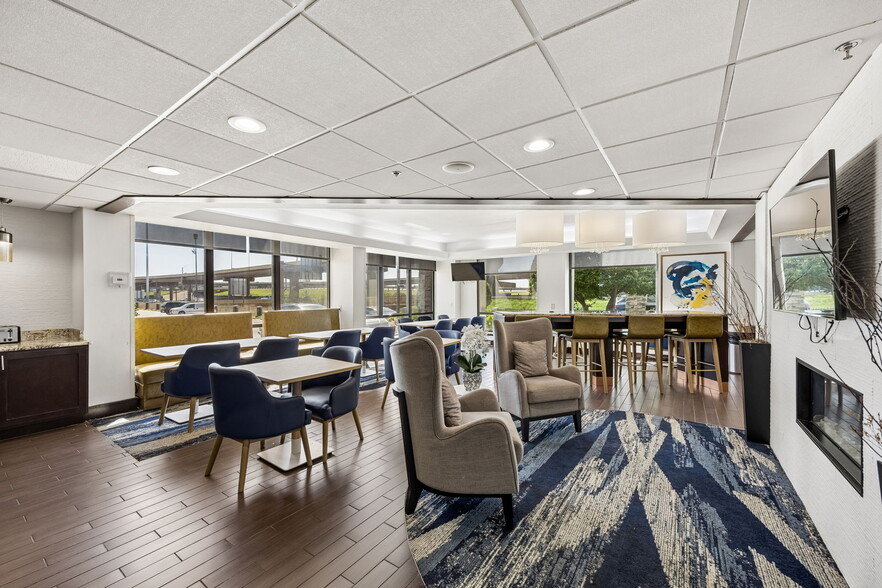 More Photos Of 11069 Composite Dr, Dallas Hotel For Sale