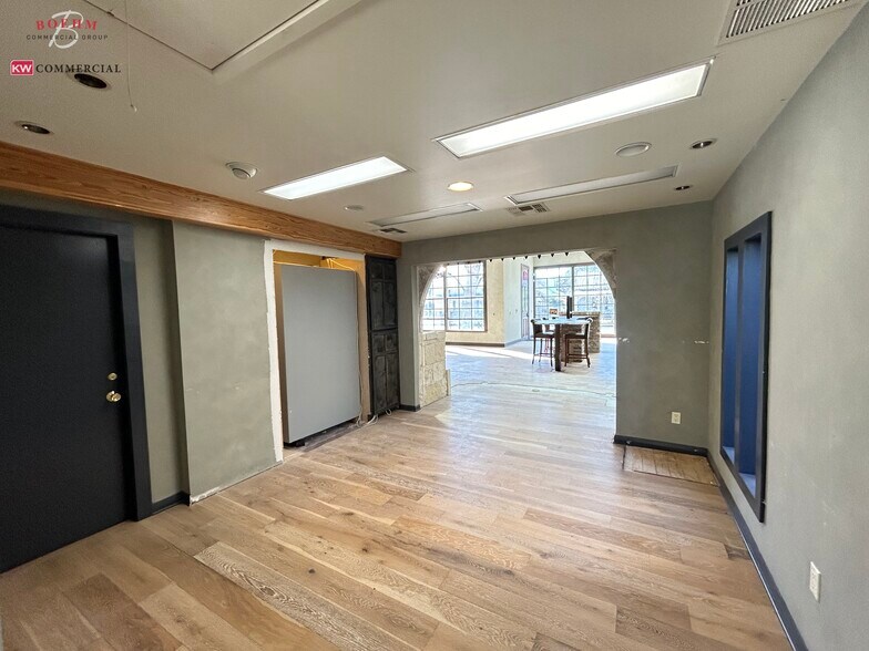 More Photos Of 626 High St, Comfort Storefront For Sale