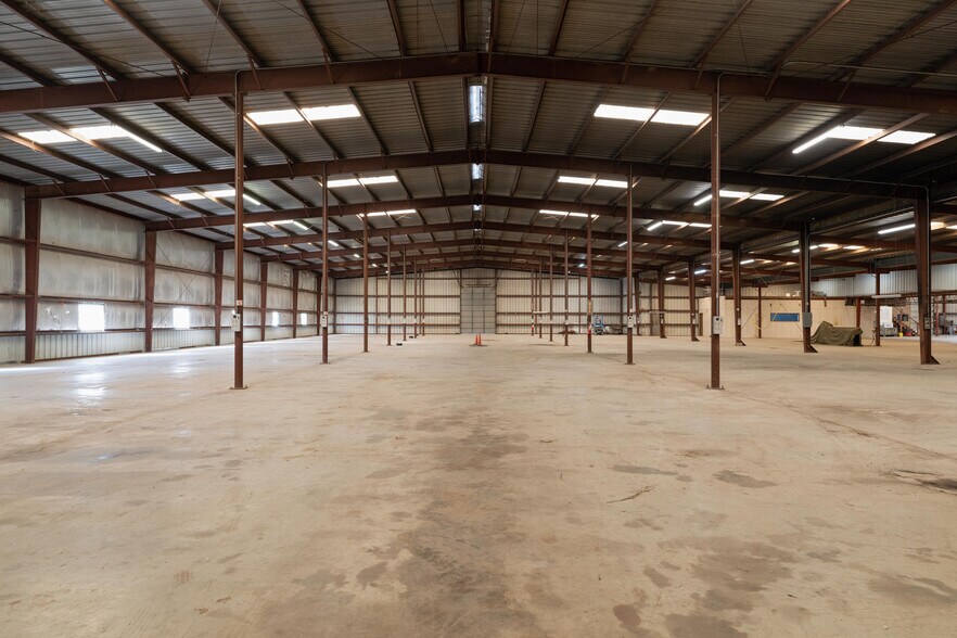 More Photos Of 14392 W Expressway 83, Harlingen Manufacturing For Lease