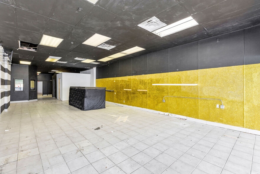 More Photos Of 4539 Montgomery Rd, Cincinnati Storefront Retail Residential For Lease