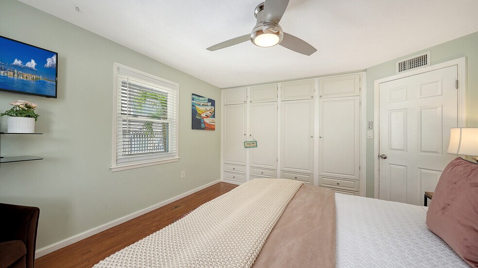 More Photos Of 5610 AVENIDA DEL MARE, Sarasota Specialty For Sale