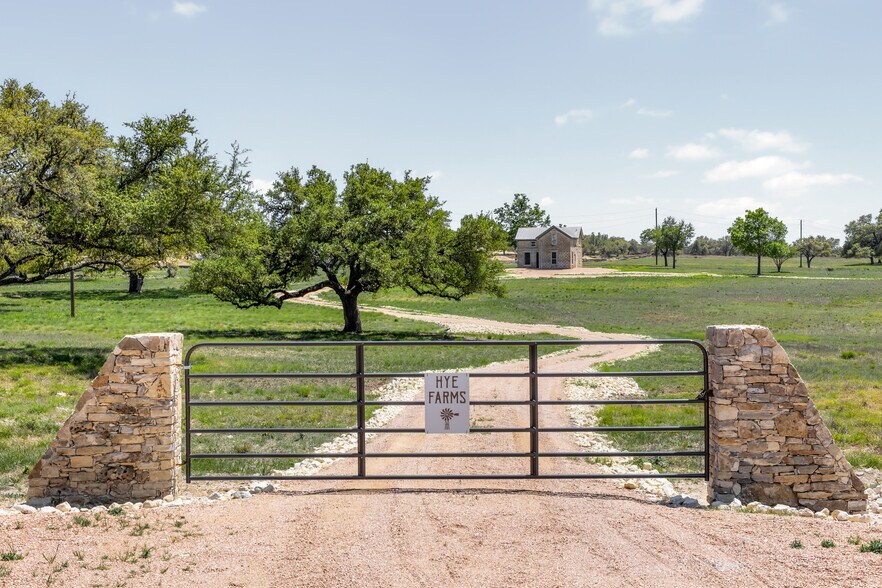 More Photos Of 9695 US-290 Hwy, Hye Land For Sale