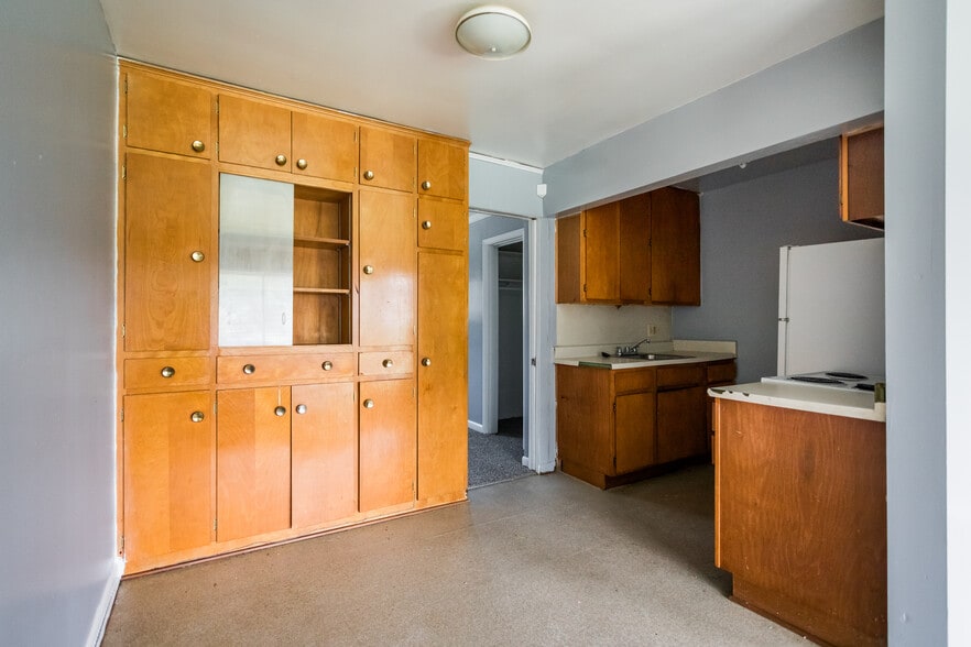 More Photos Of 9455 Chalmers St, Detroit Apartments For Sale