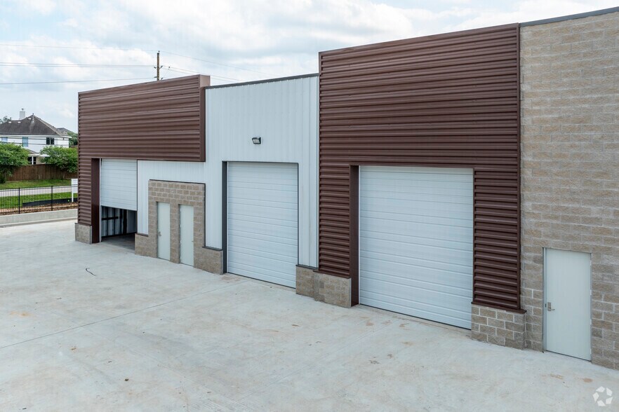 More Photos Of 8028 Dowdell Rd, Tomball Unknown For Lease