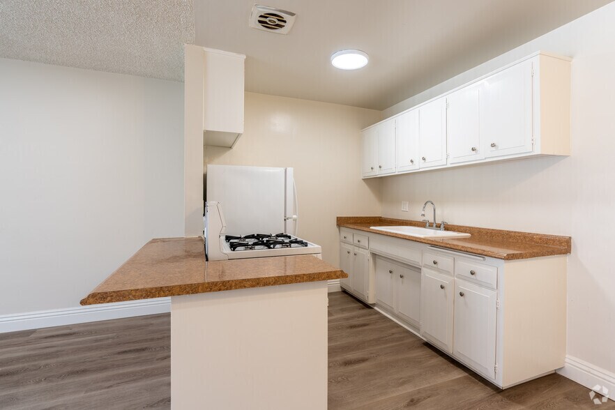 More Photos Of 618-620 W Route 66, Glendora Apartments For Sale