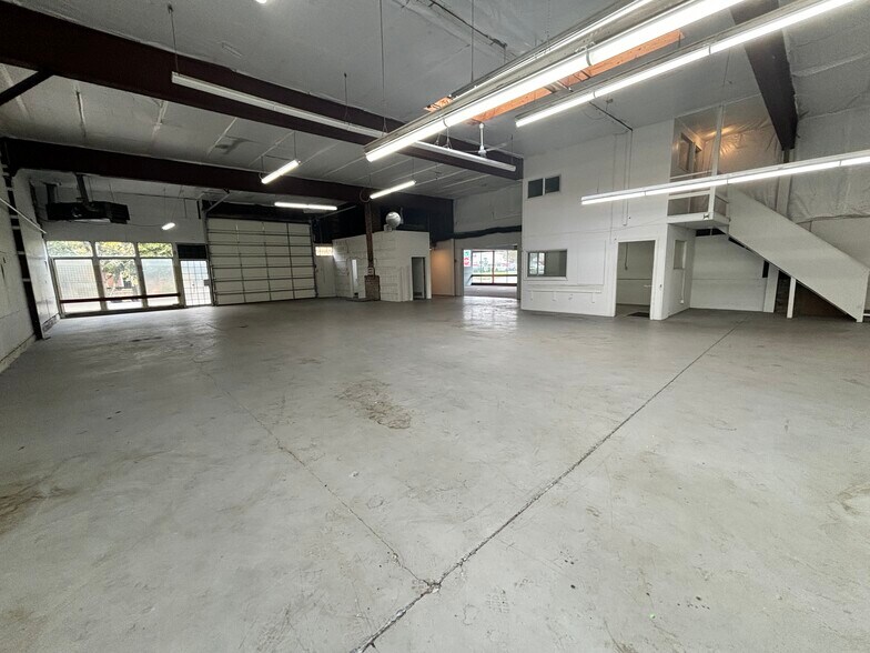 More Photos Of 1515 13th St SE, Salem Flex For Sale