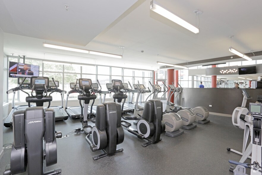 More Photos Of 555 W Kinzie St, Chicago Apartments For Lease