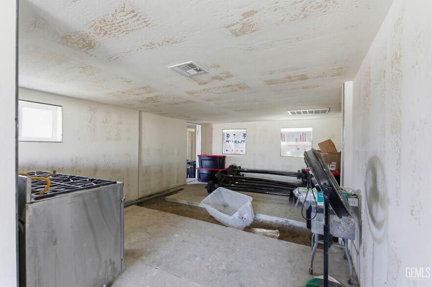 More Photos Of 2800 Patton Way, Bakersfield Specialty For Sale