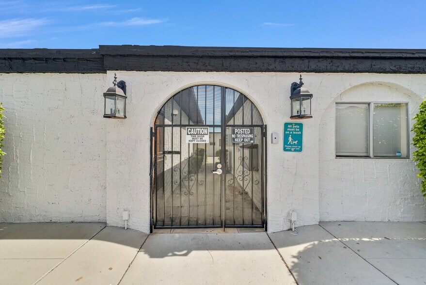 More Photos Of 1900 E Baristo Rd, Palm Springs Apartments For Sale