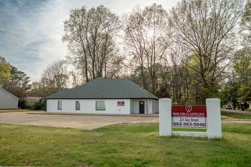 More Photos Of 221 Gay St, Batesville Medical For Sale