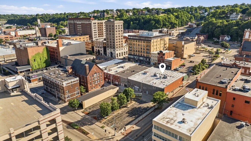 More Photos Of 962-980 Main St, Dubuque Storefront Retail Office For Lease