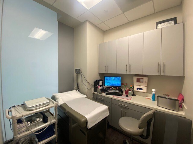 More Photos Of 21550 Biscayne Blvd, Aventura Medical For Lease