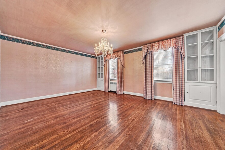 More Photos Of 934 Commander Dr, Roanoke Specialty For Sale