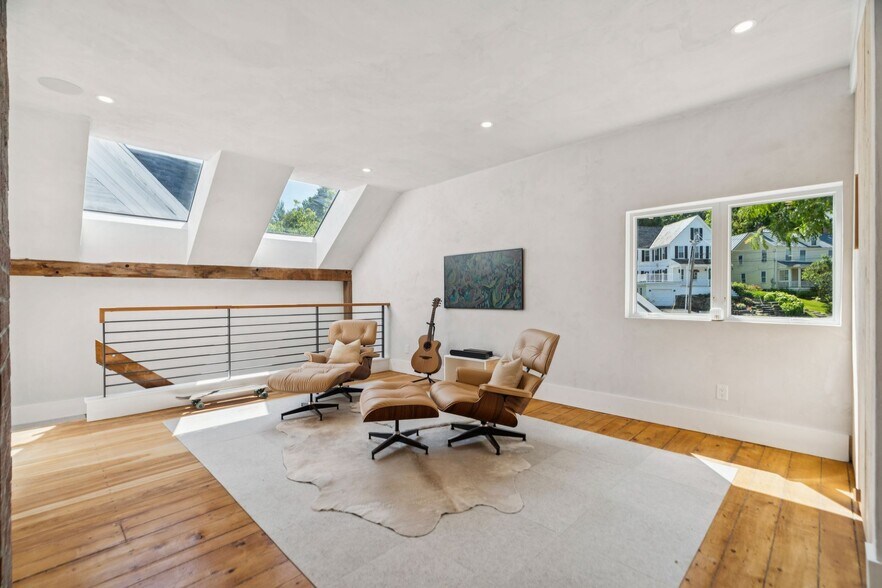 More Photos Of 26 Central St, Woodstock General Retail For Sale