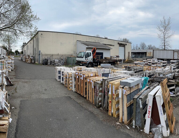 More Photos Of 985 E Linden Ave, Linden Warehouse For Lease