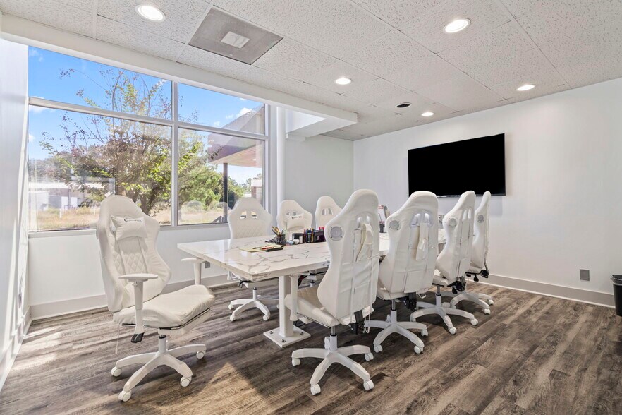 More Photos Of 25010 Oakhurst Dr, Spring Medical For Sale