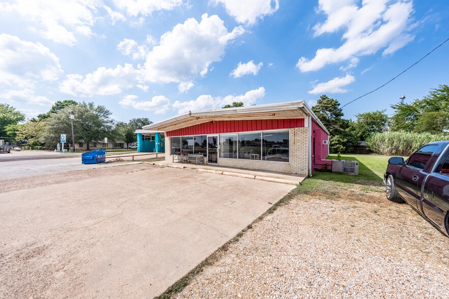 More Photos Of 604 Frisco St, Cumby Flex For Sale