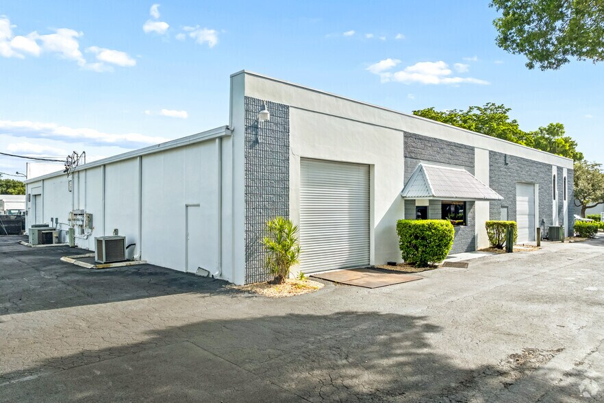 More Photos Of 4408 Corporate Sq, Naples Manufacturing For Sale