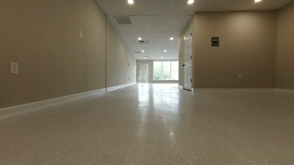 More Photos Of 514-524 Devonia St, Harriman Unknown For Lease