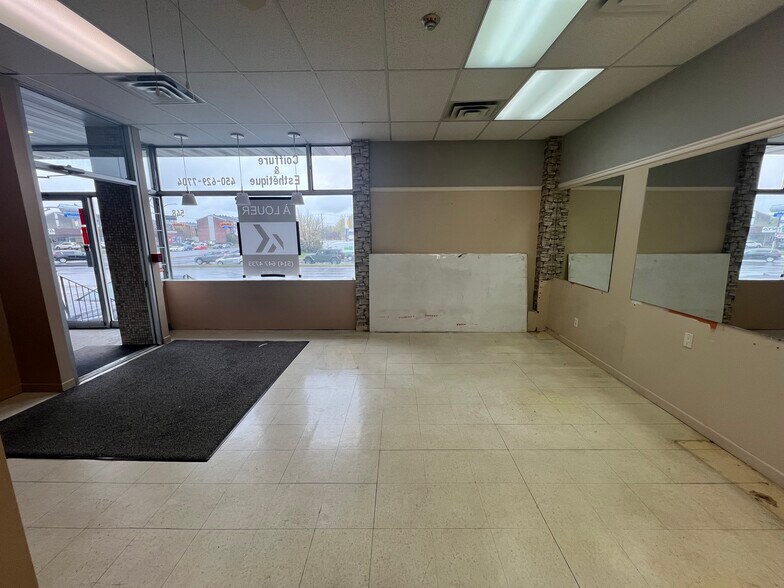 More Photos Of 548 Boul Laval, Laval General Retail For Lease