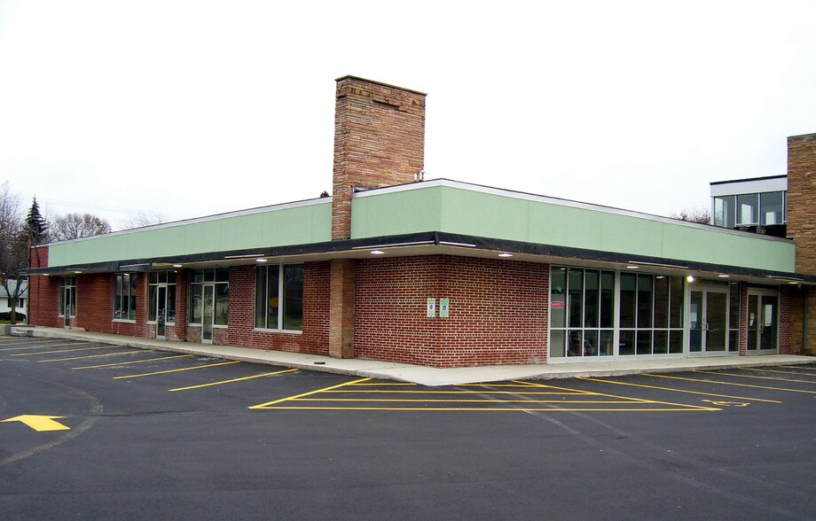 More Photos Of 1260-1266 Milton Ave, Janesville Storefront Retail Office For Lease