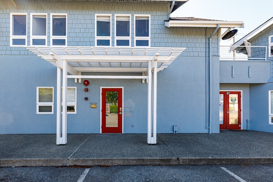 More Photos Of 35 SE Ely St, Oak Harbor Office For Sale