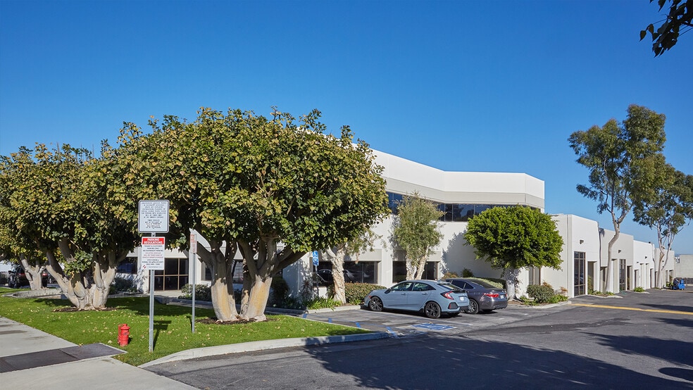 More Photos Of 2698 Junipero Ave, Long Beach Light Distribution For Sale