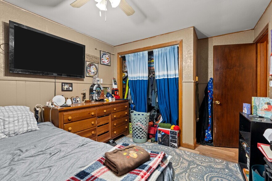 More Photos Of 25 Beacon St, Amesbury Showroom For Sale
