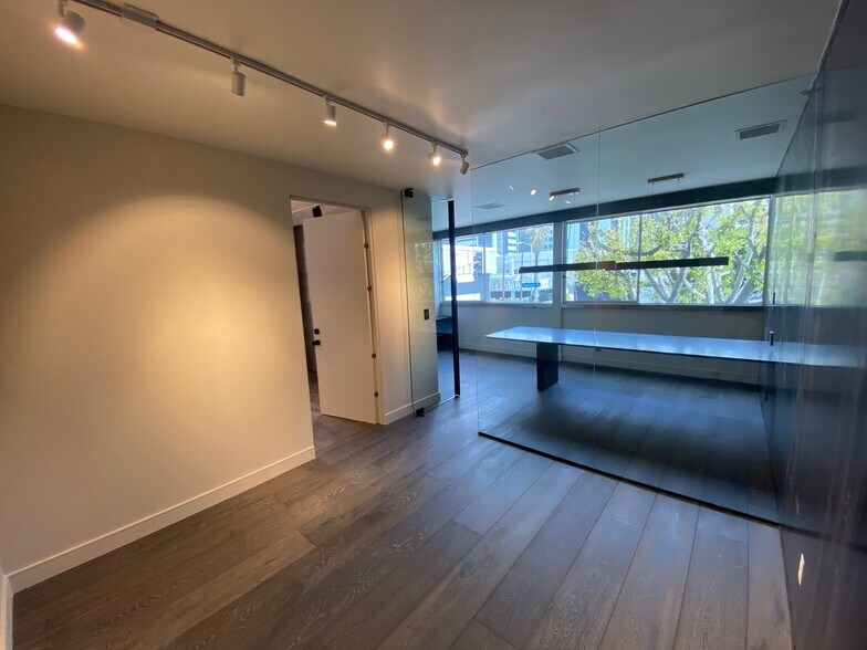 More Photos Of 101-109 S Robertson Blvd, Los Angeles Loft Creative Space For Lease