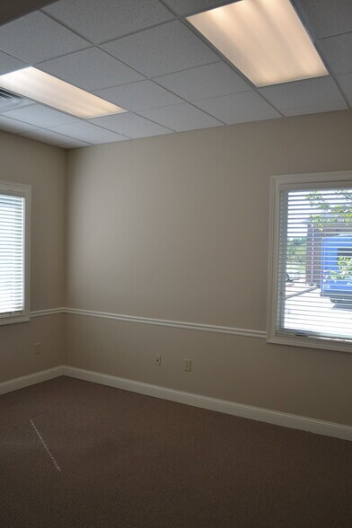 More Photos Of 3930 Mezzanine Dr, Lafayette Medical For Lease