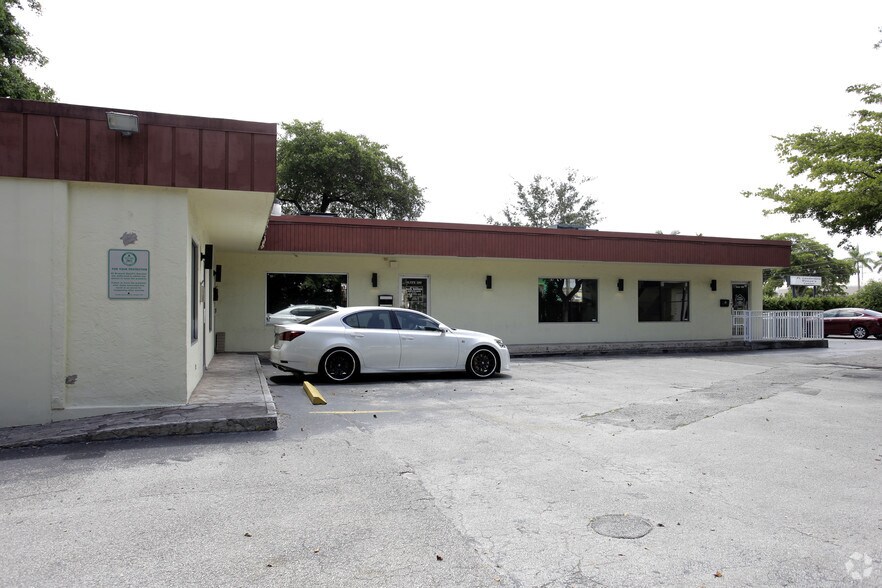 More Photos Of 2031 W Oakland Park Blvd, Fort Lauderdale Unknown For Lease