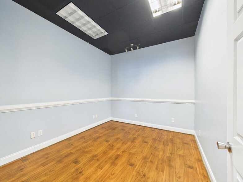 More Photos Of 7559 Kayne Blvd, Columbus Freestanding For Lease
