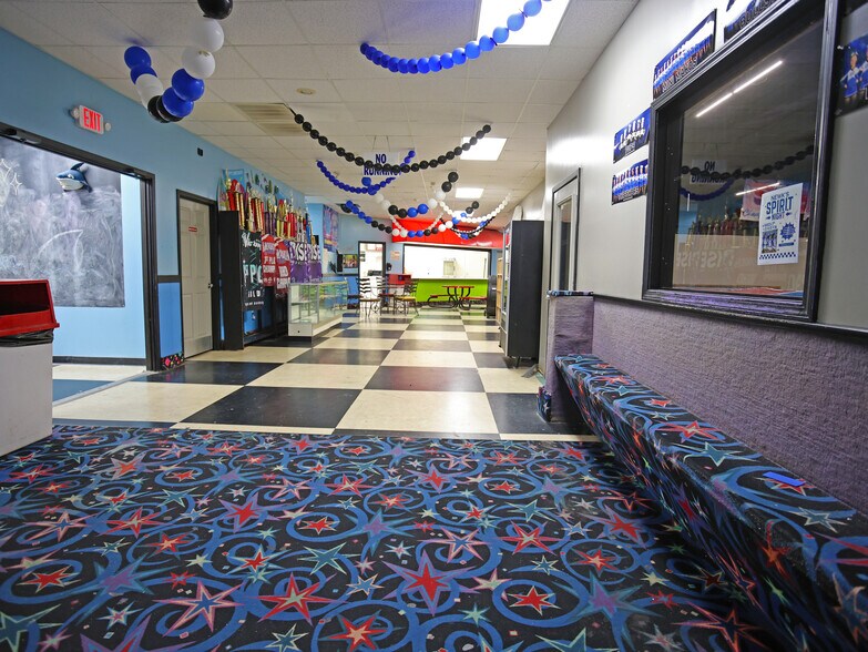 More Photos Of 3903 S Lamar Blvd, Oxford General Retail For Sale