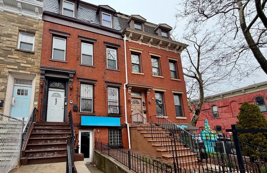 More Photos Of 693 Bergen Ave, Jersey City Storefront Retail Residential For Lease