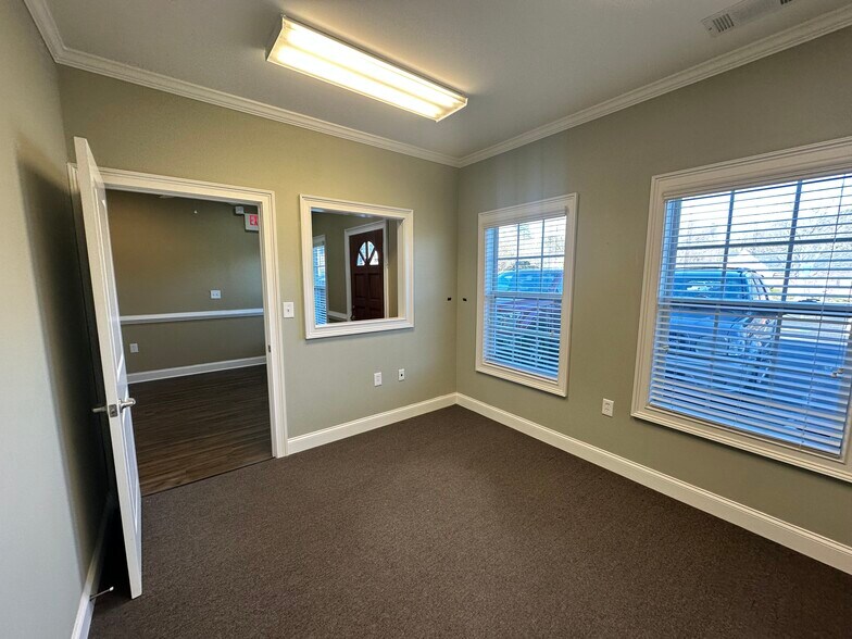 More Photos Of 110 Samaritan Dr, Cumming Medical For Sale
