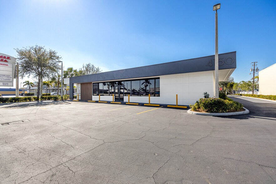 More Photos Of 4150 S Cleveland Ave, Fort Myers Freestanding For Sale