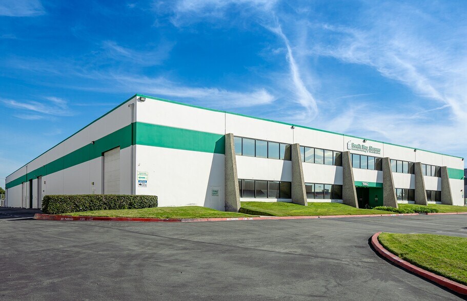 More Photos Of 15662-15682 Producer Ln, Huntington Beach Manufacturing For Lease