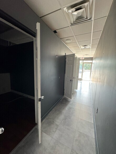 More Photos Of 20 Elm St, Oakland Storefront Retail Office For Lease