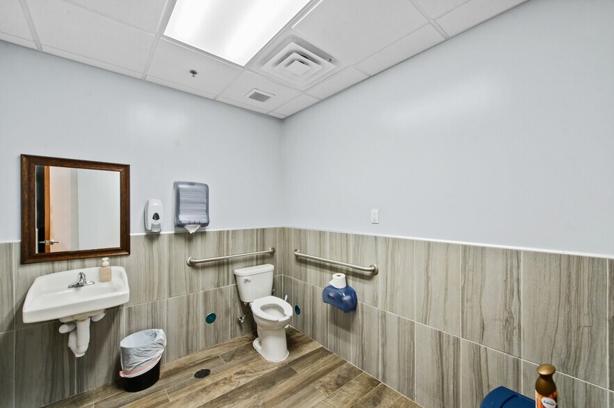More Photos Of 4819 SH 121, The Colony Medical For Sale
