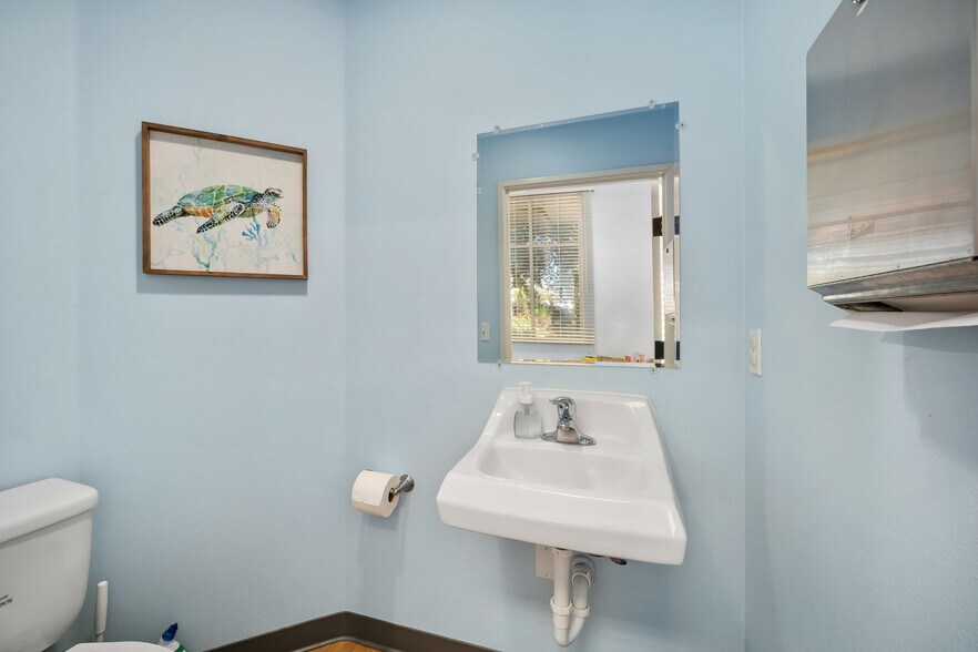 More Photos Of 106 Gateway Center Dr, Paso Robles Office For Lease