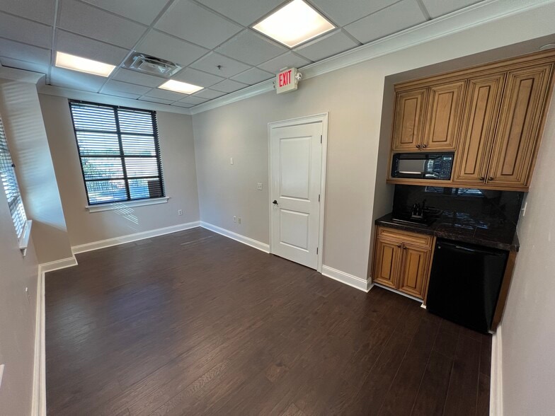 More Photos Of 3040 Highlands Pky, Smyrna Coworking Space
