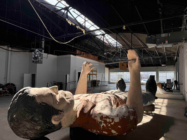 More Photos Of 517-519 W Main St, Yukon Storefront For Lease