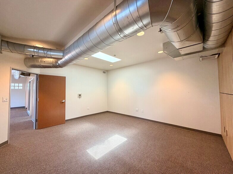 More Photos Of 110 W Escalones, San Clemente Loft Creative Space For Lease