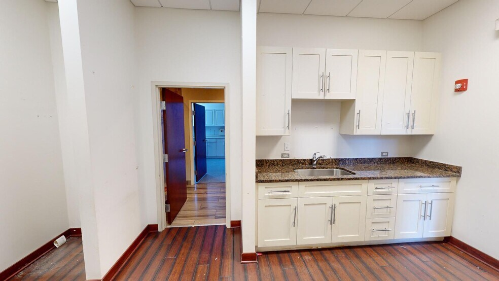 More Photos Of 1321 Tower Rd, Schaumburg Medical For Lease