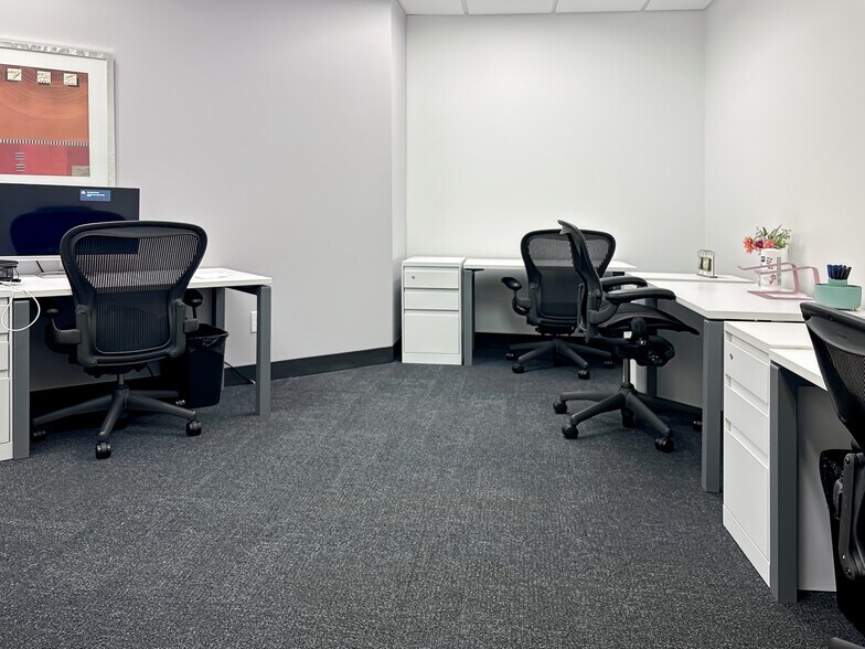 More Photos Of 2015 Ayrsley Town Blvd, Charlotte Coworking Space