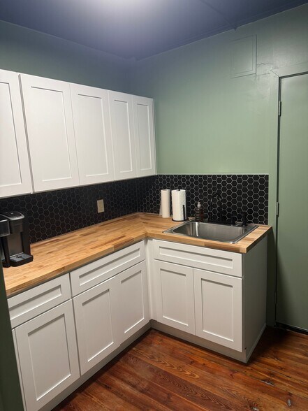 More Photos Of 103 S 2nd St, Leesburg Coworking Space