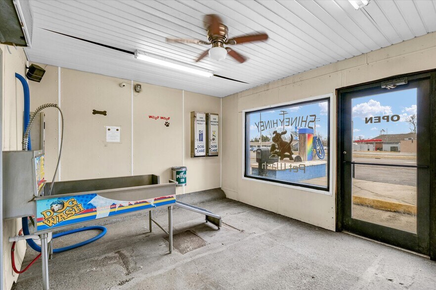 More Photos Of 110 W Lincoln Ave, Charleston Carwash For Sale