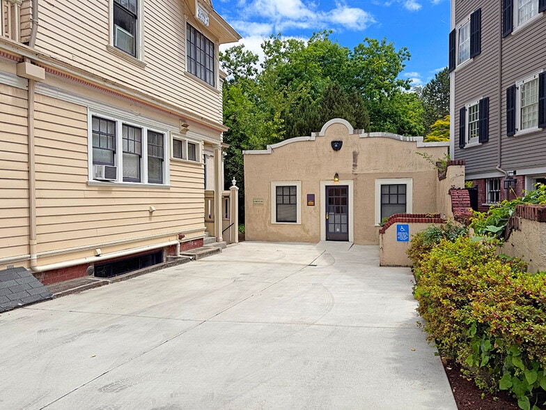 More Photos Of 1012 SW King Ave, Portland Office For Lease